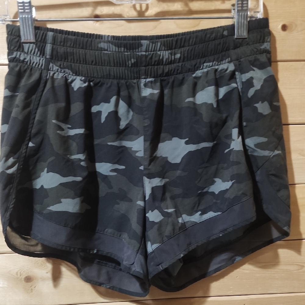 Athleta Camo Racer Run Shorts Size Small